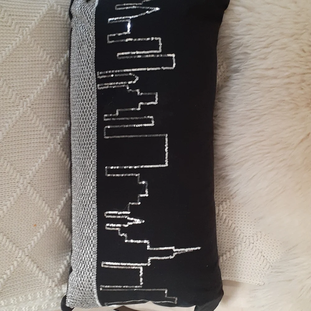 RIZZY HOME DECORATIVE CITY SYLINE PILLOW